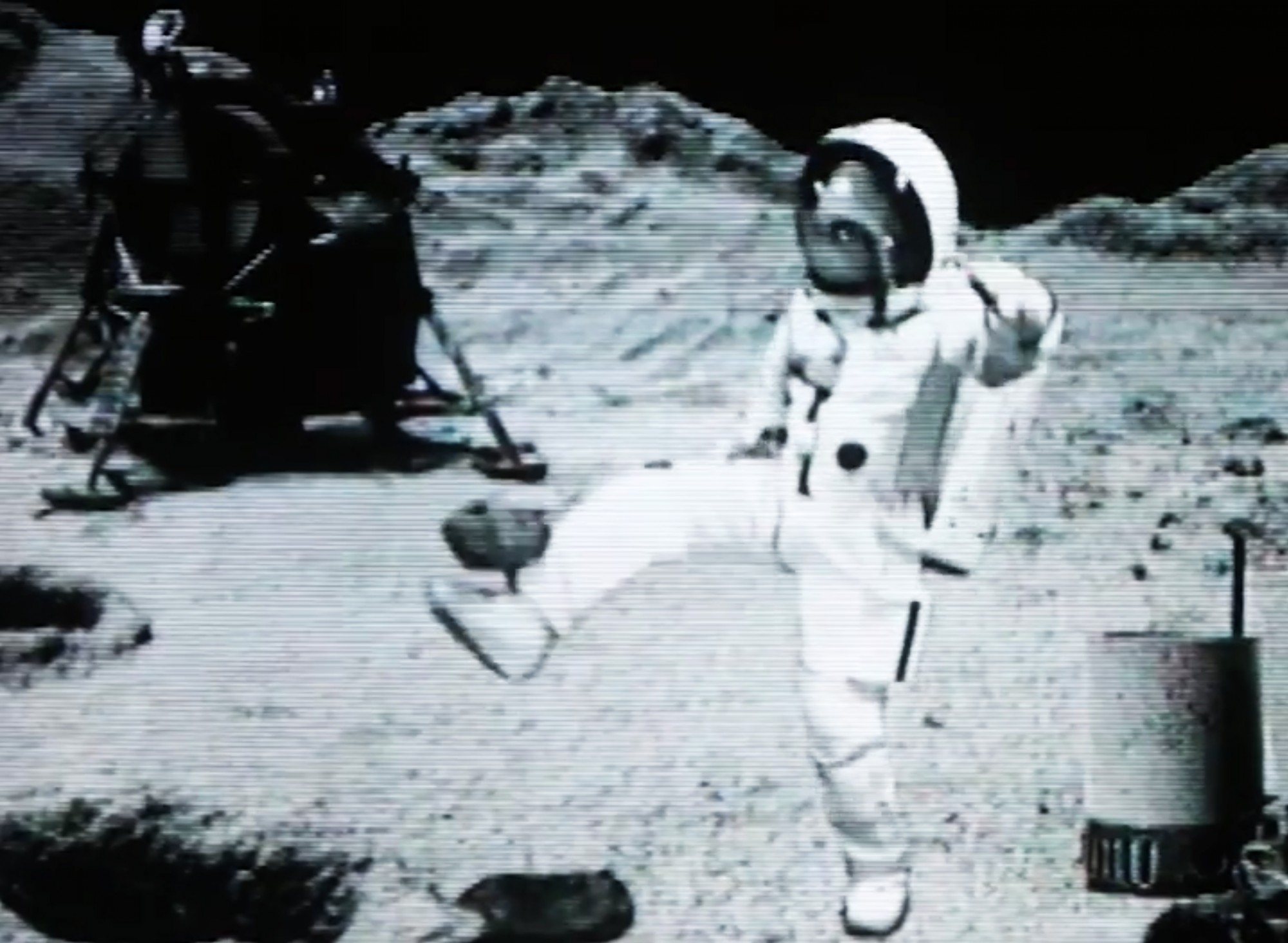 Pierrick Sorin - Pierrick on the Moon - Mission II